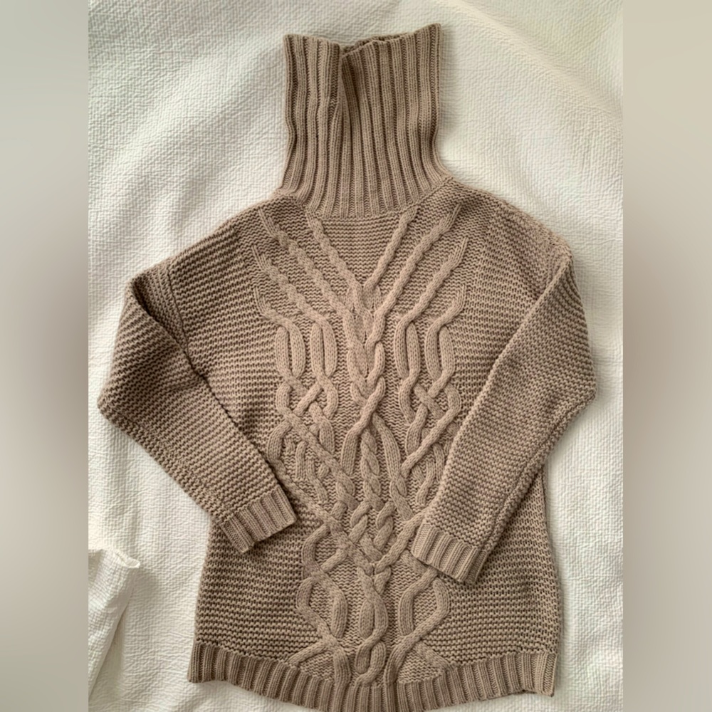 New Tahari sweater without tags/Tan
